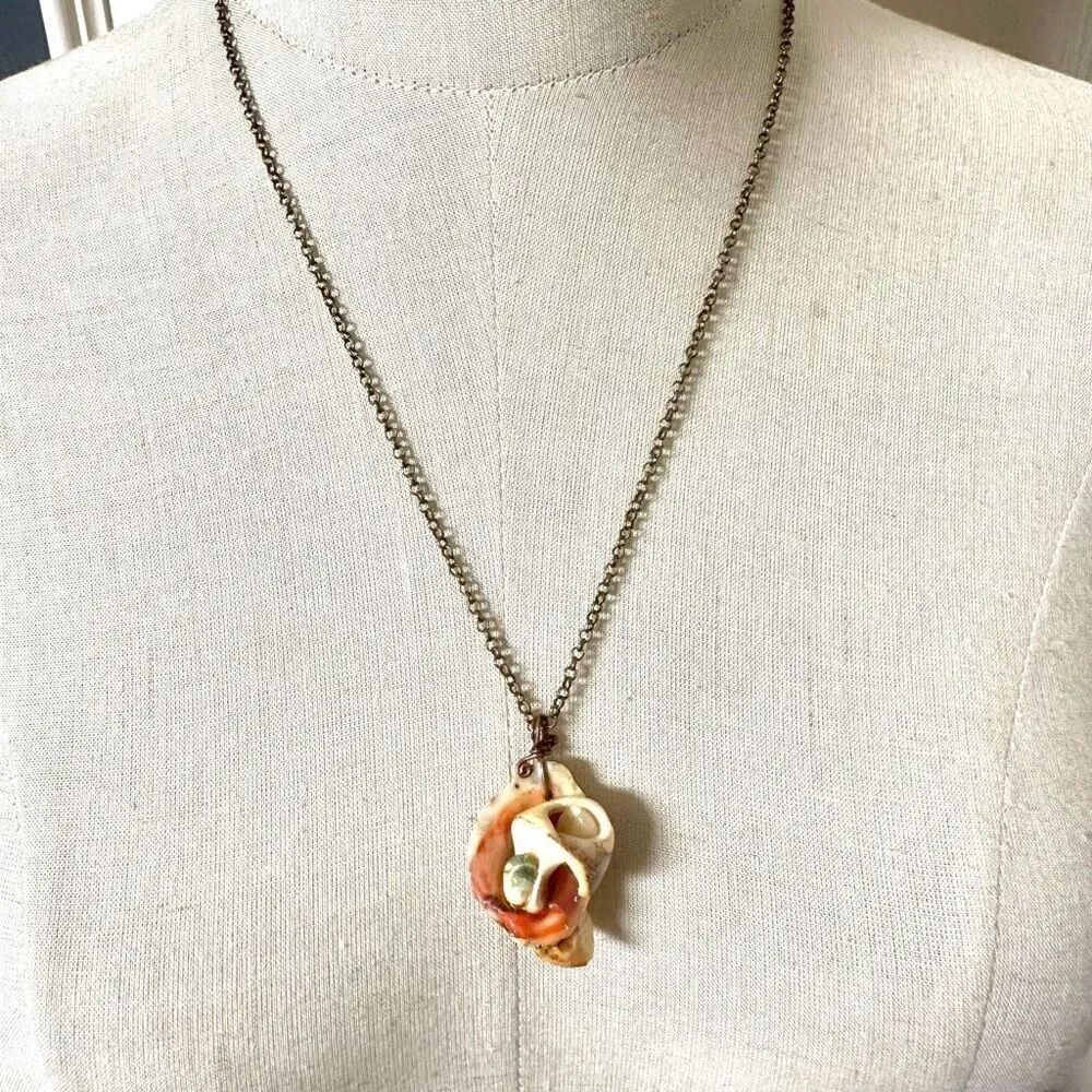 Shell pendant necklace - Picture 2 of 8